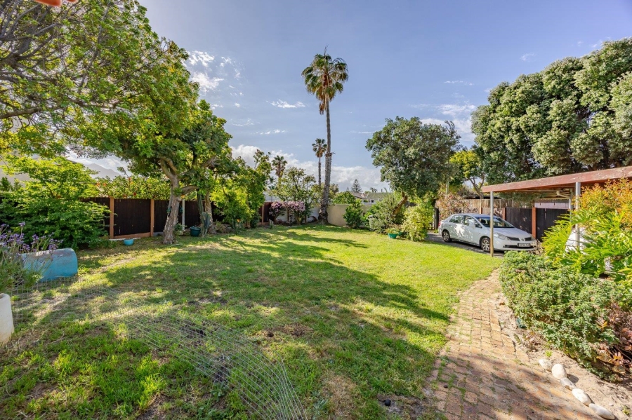 8 Bedroom Property for Sale in Lakeside Western Cape